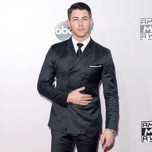 nick jonas nipes|Watch: Nick Jonas Reveals What His Dad Thought of the Crotch。